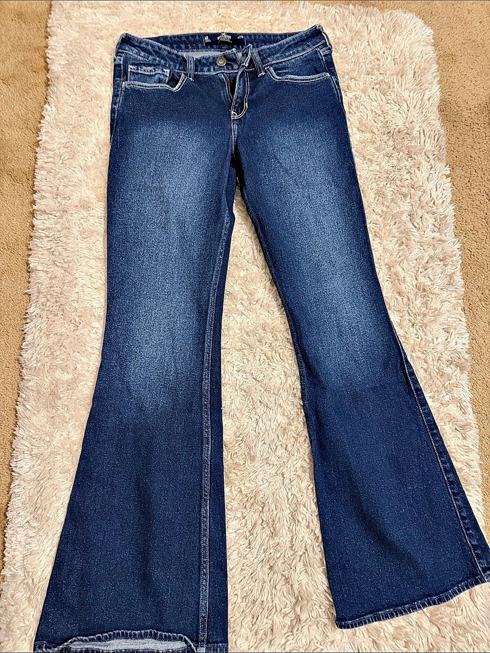 Hollister Gilly High-Rise Flare Jeans Flare Jeans in Blue Size 4R (27R) Like New